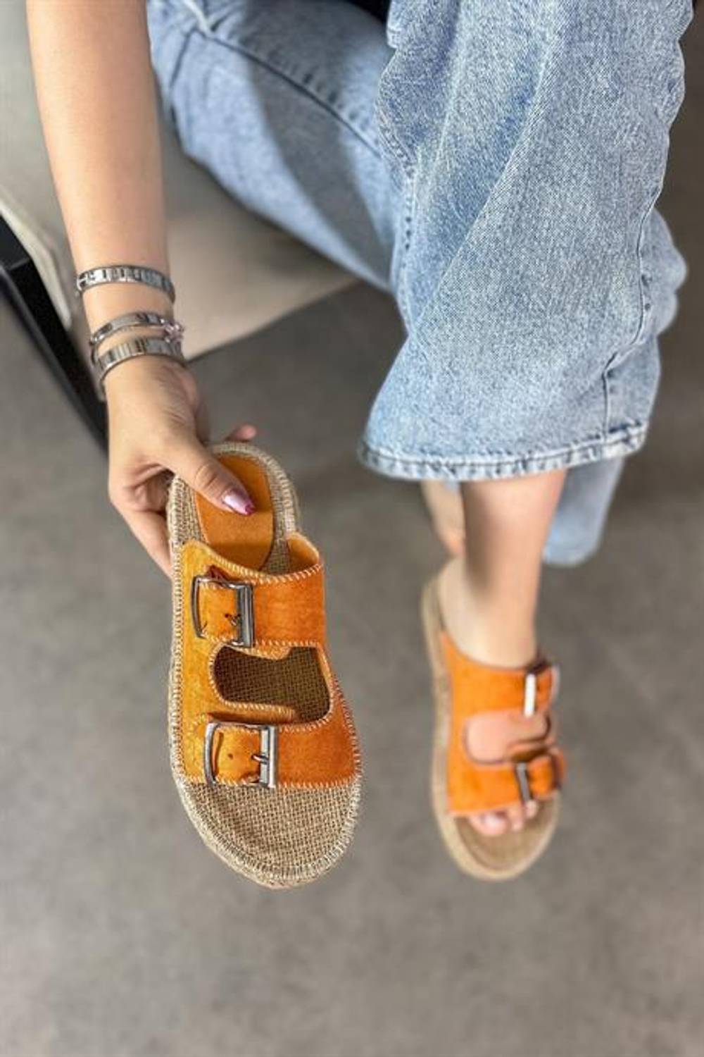 Markano Luster Turuncu Süet Çift Toka Detaylı Kadın Terlik