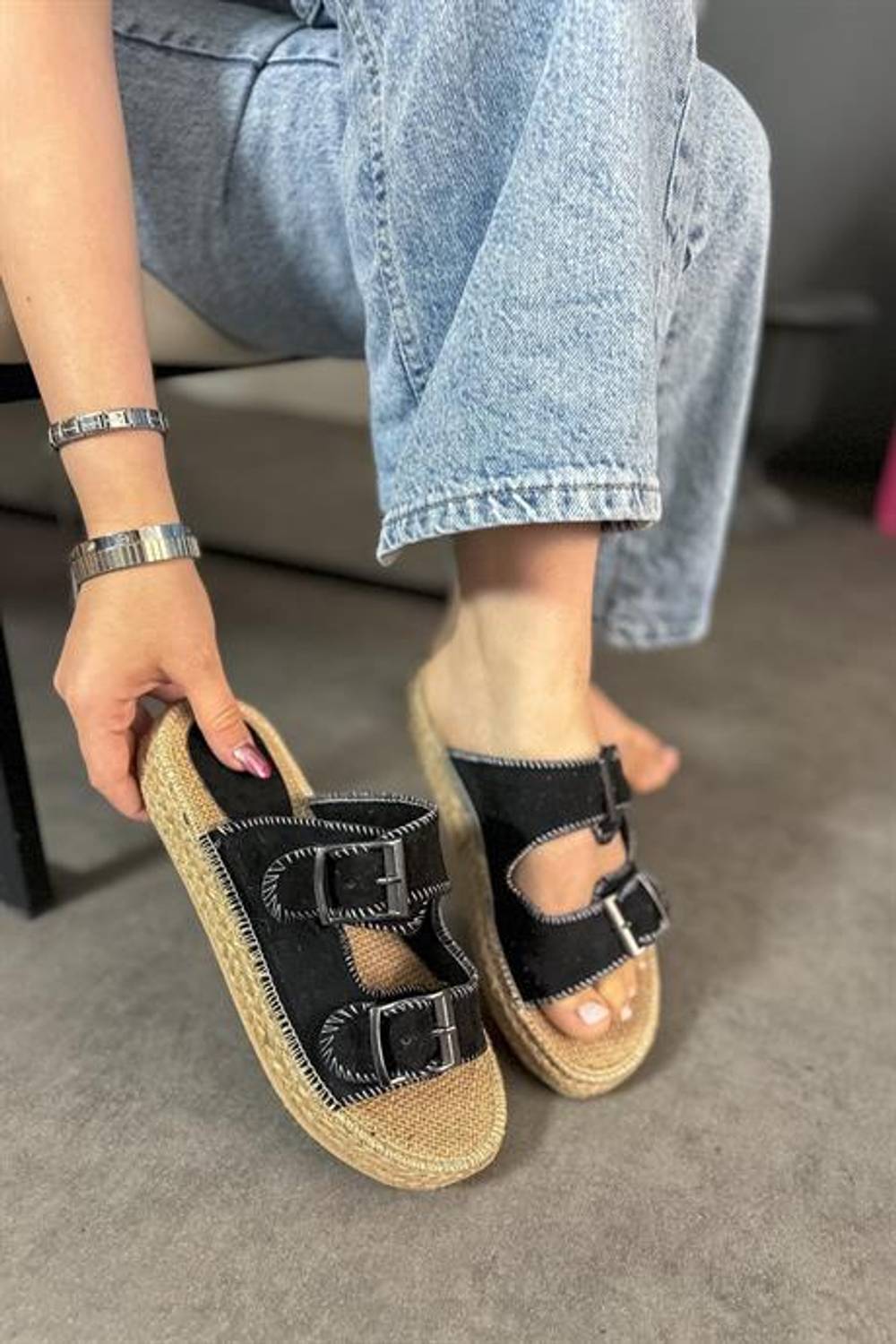 Markano Luster Siyah Süet Çift Toka Detaylı Kadın Terlik