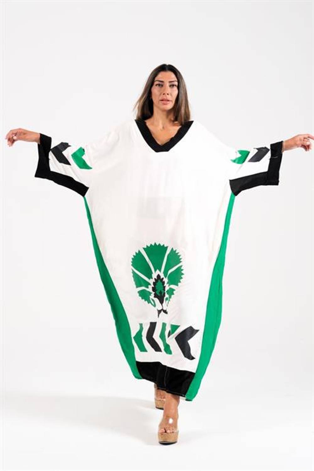 Markano Beyaz V Yaka Yarasa Kol Cepli Uzun Elbise