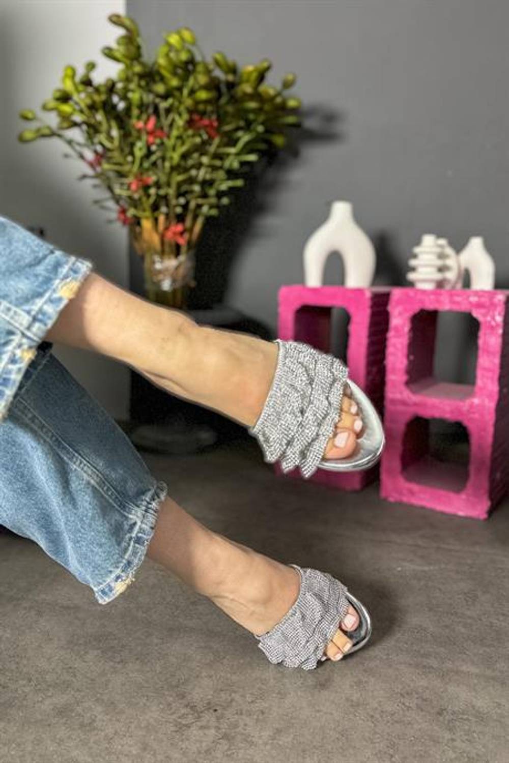 Markano Veriy Gümüş Püskül Taş Detaylı Kadın Terlik