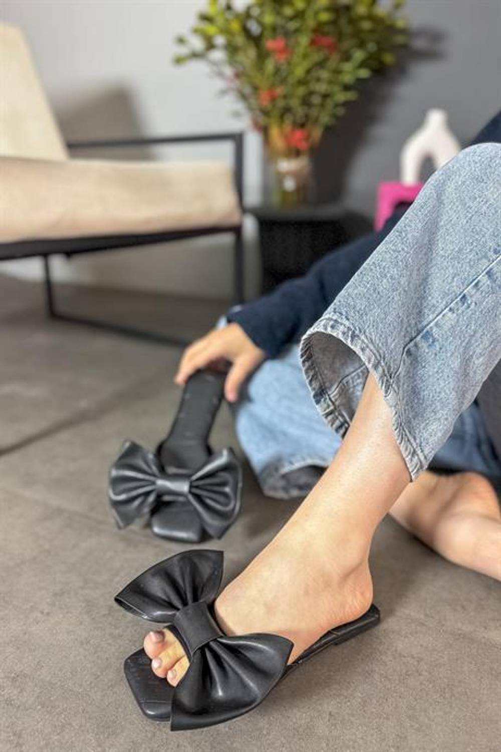 Markano Milan Siyah Fiyonklu Kadın Terlik