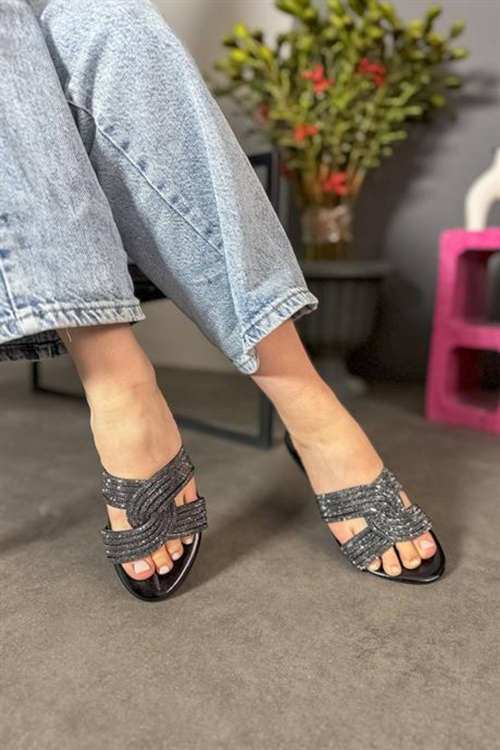 Markano Eleta Siyah Sarmaşık Detaylı Kadın Terlik