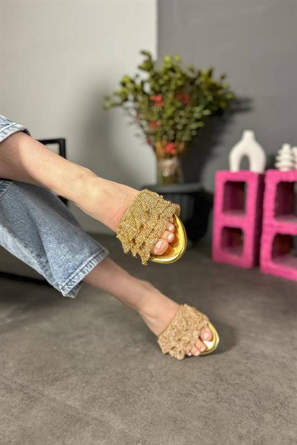 Markano Veriy Gold Püskül Taş Detaylı Kadın Terlik