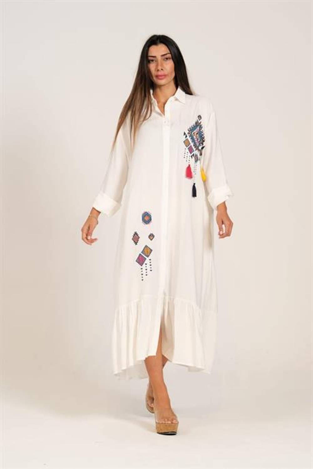 Markano Beyaz Göğsü ve Eteği Nakışlı Püsküllü Kolu Apoletli Eteği Fırfırlı Uzun Gömlek Elbise