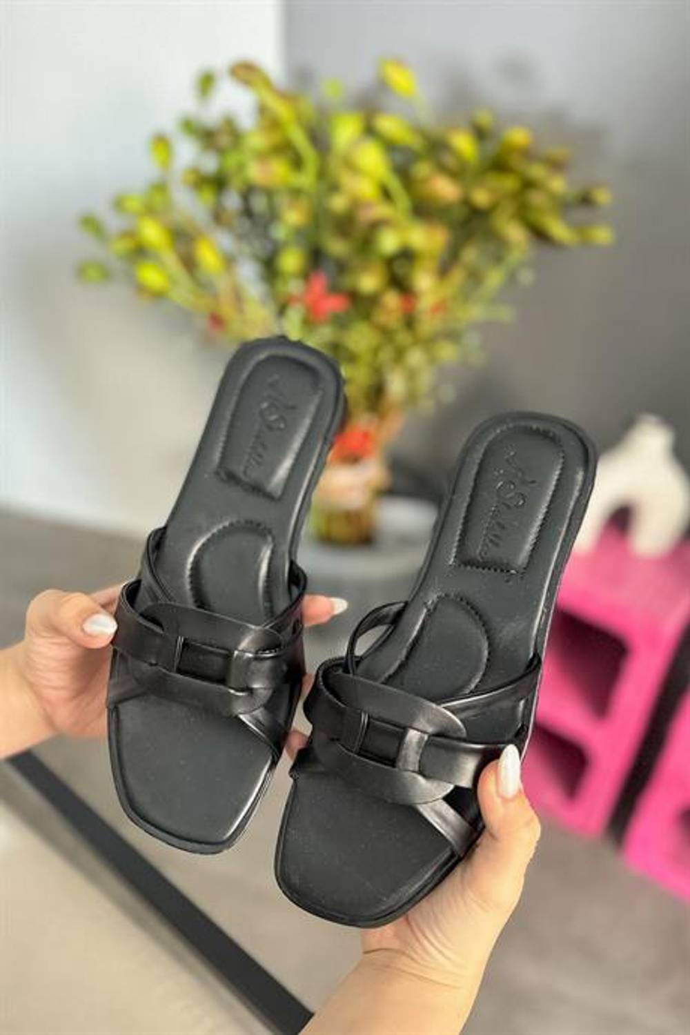 Жіночі шкіряні шльопанці Markano Patrick з вузлами, чорні, розміри 36-40