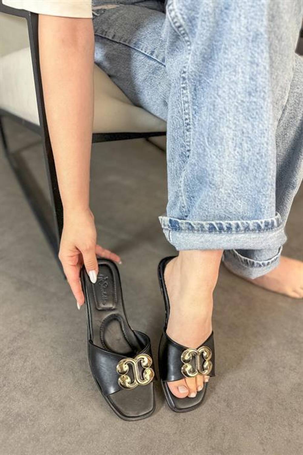 Markano Rosi Siyah Gold Toka Detaylı Kadın Terlik