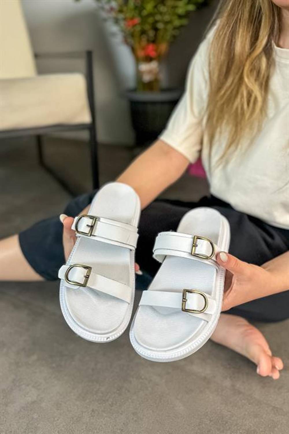 Женские шлепанцы Markano Ryan белые с двумя пряжками, размеры 36-40