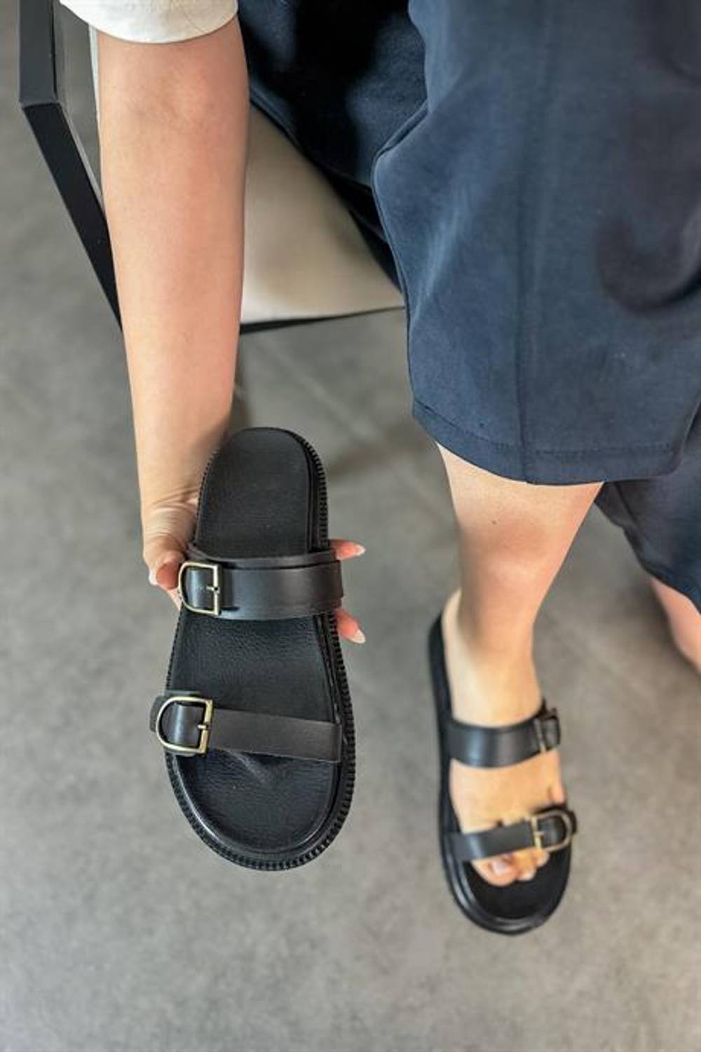 Markano Ryan Siyah Cilt İki Toka Detaylı Kadın Terlik