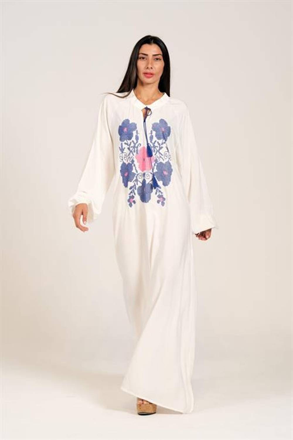 Markano Beyaz Sıfır Yaka Balon Kollu Çiçek Nakışlı Uzun Elbise