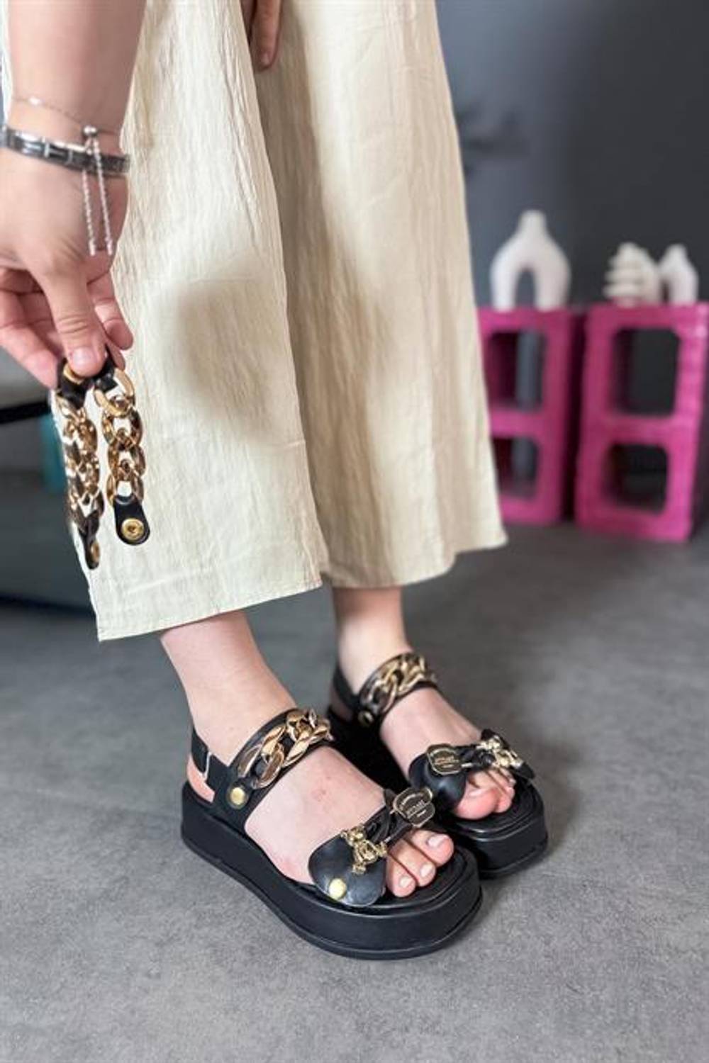 Markano Shan Siyah Tak Çıkar Değişim Gold Tokalı Kadın Sandalet