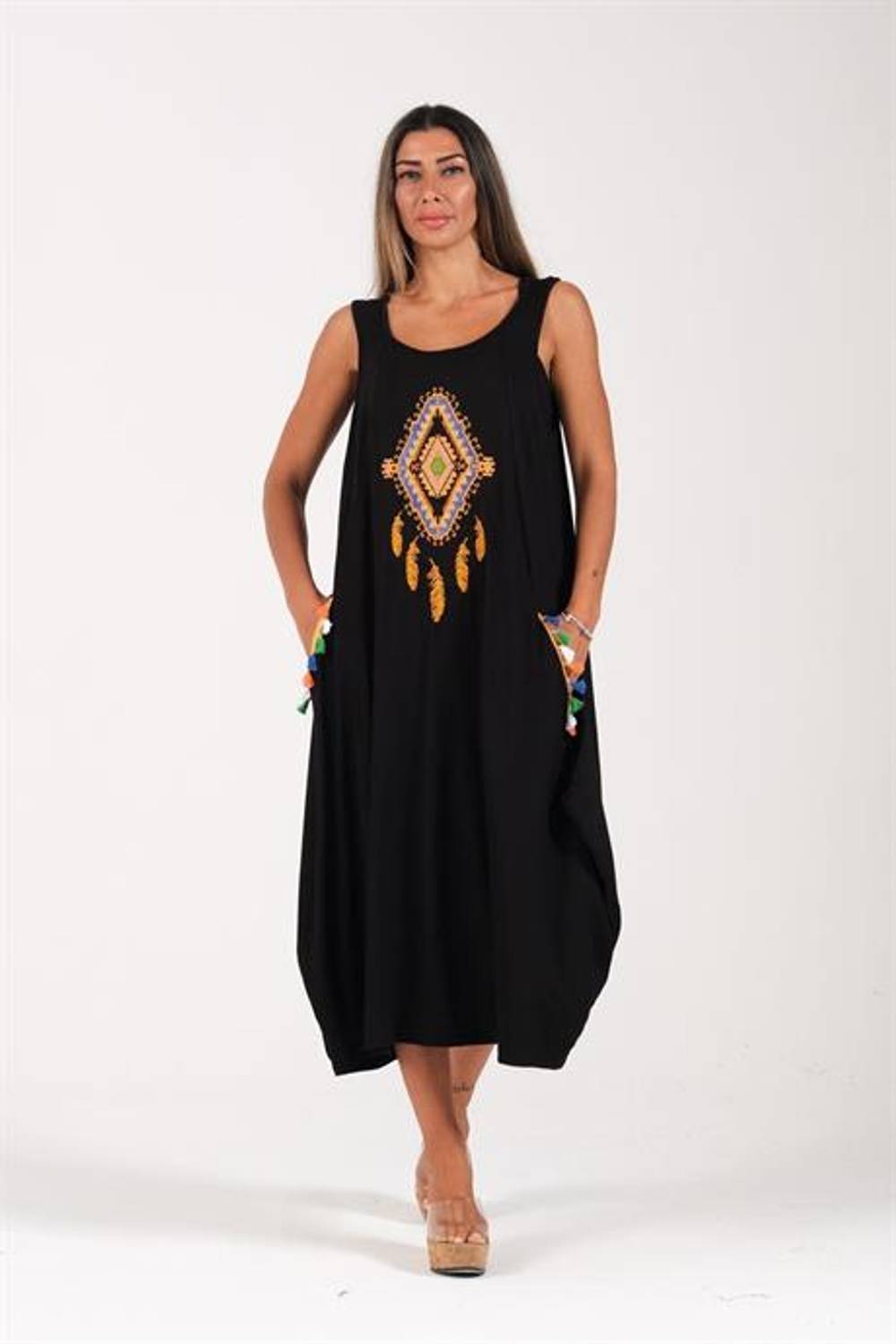 Markano Siyah Askılı Önü Nakışlı Cepleri Püsküllü Uzun Elbise