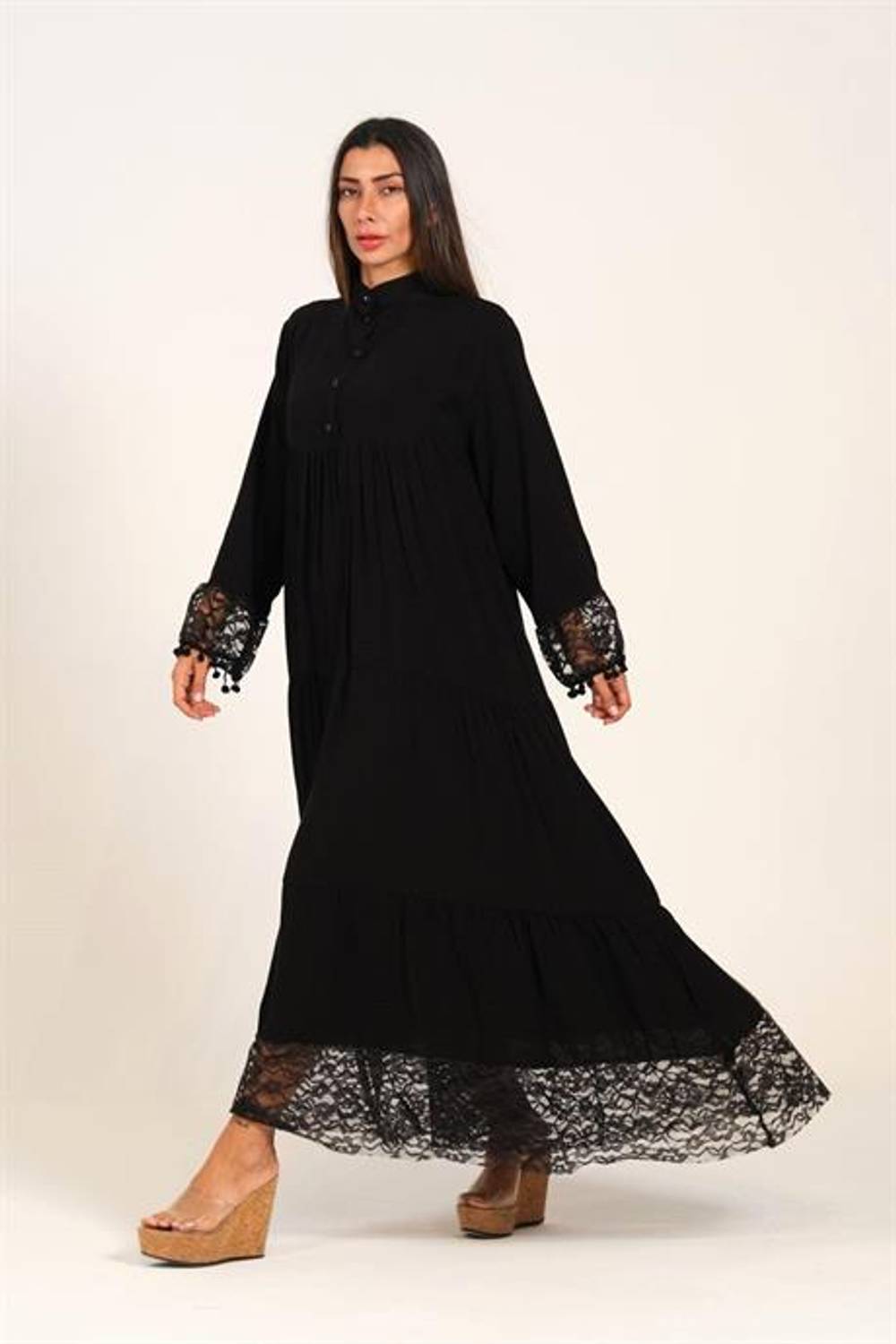 Markano Siyah Kolları ve Eteği Dantelli Önü Düğmeli Eteği Kat Kat Uzun Elbise