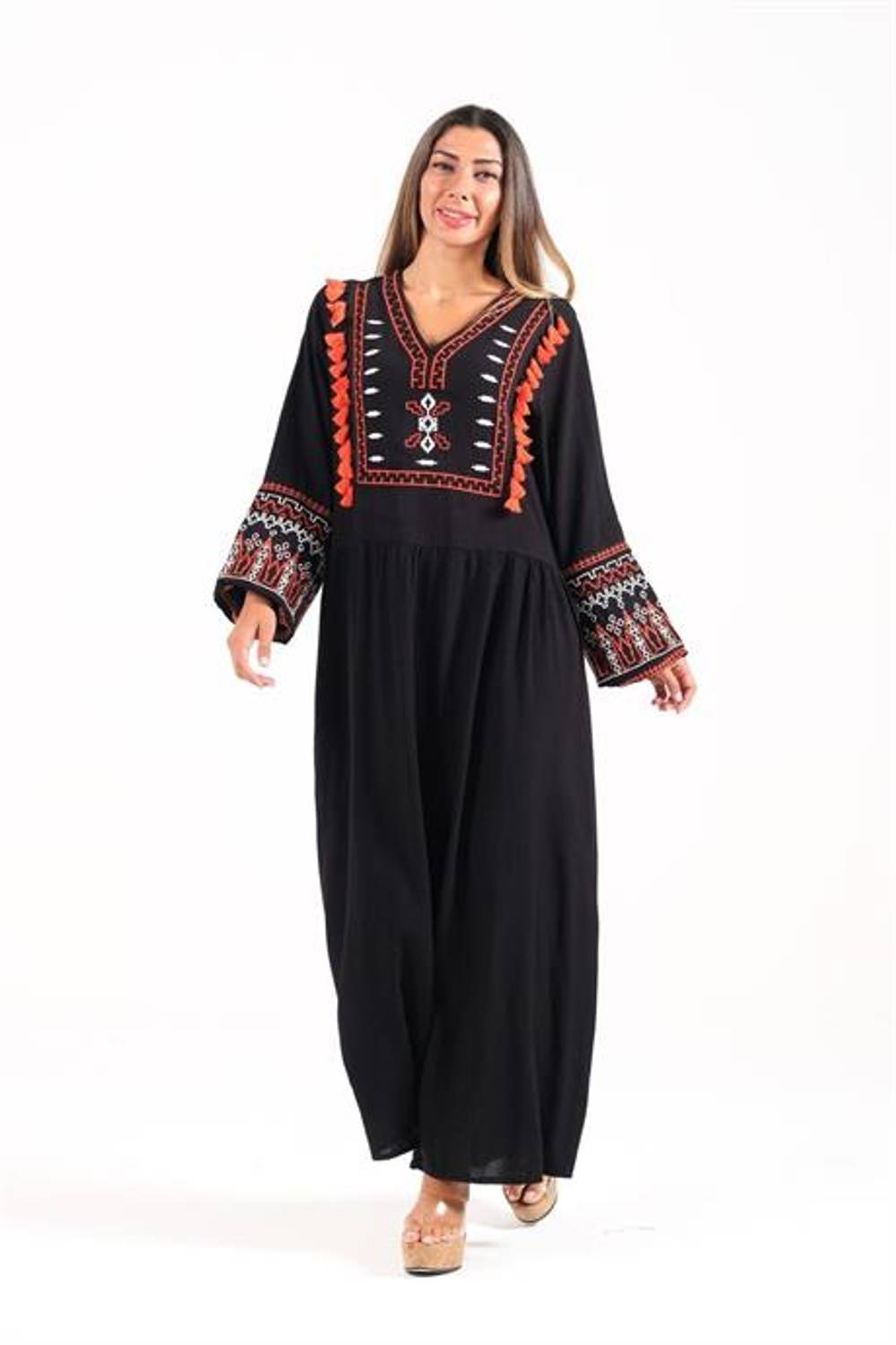 Markano Siyah V Yaka Kolları ve Göğsü Nakışlı Püsküllü Uzun Elbise