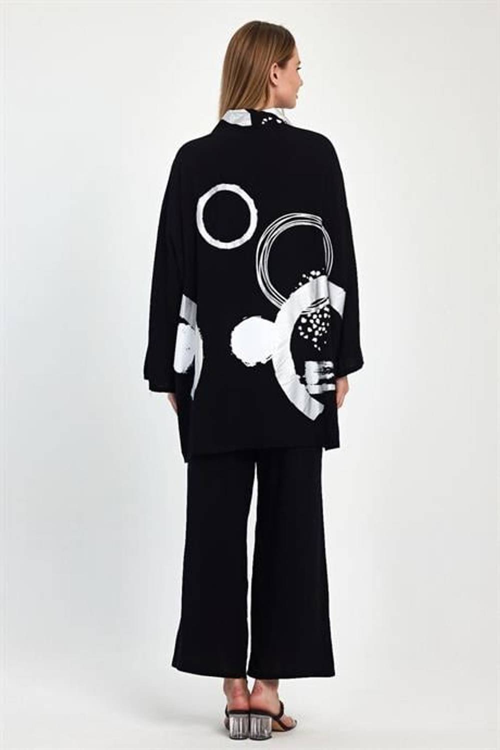 Комплект з трьох частин: туніка з візерунком, чорні штани, розмір 38-44