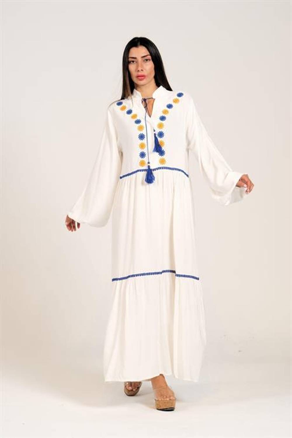 Markano Beyaz Balon Kollu Önü Nakışlı Püsküllü Eteği Kat Kat Uzun Elbise