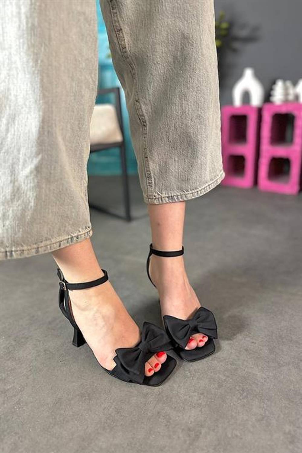 Markano Dane Siyah Saten Fiyonk Detaylı Kadın Topuklu Ayakkabı