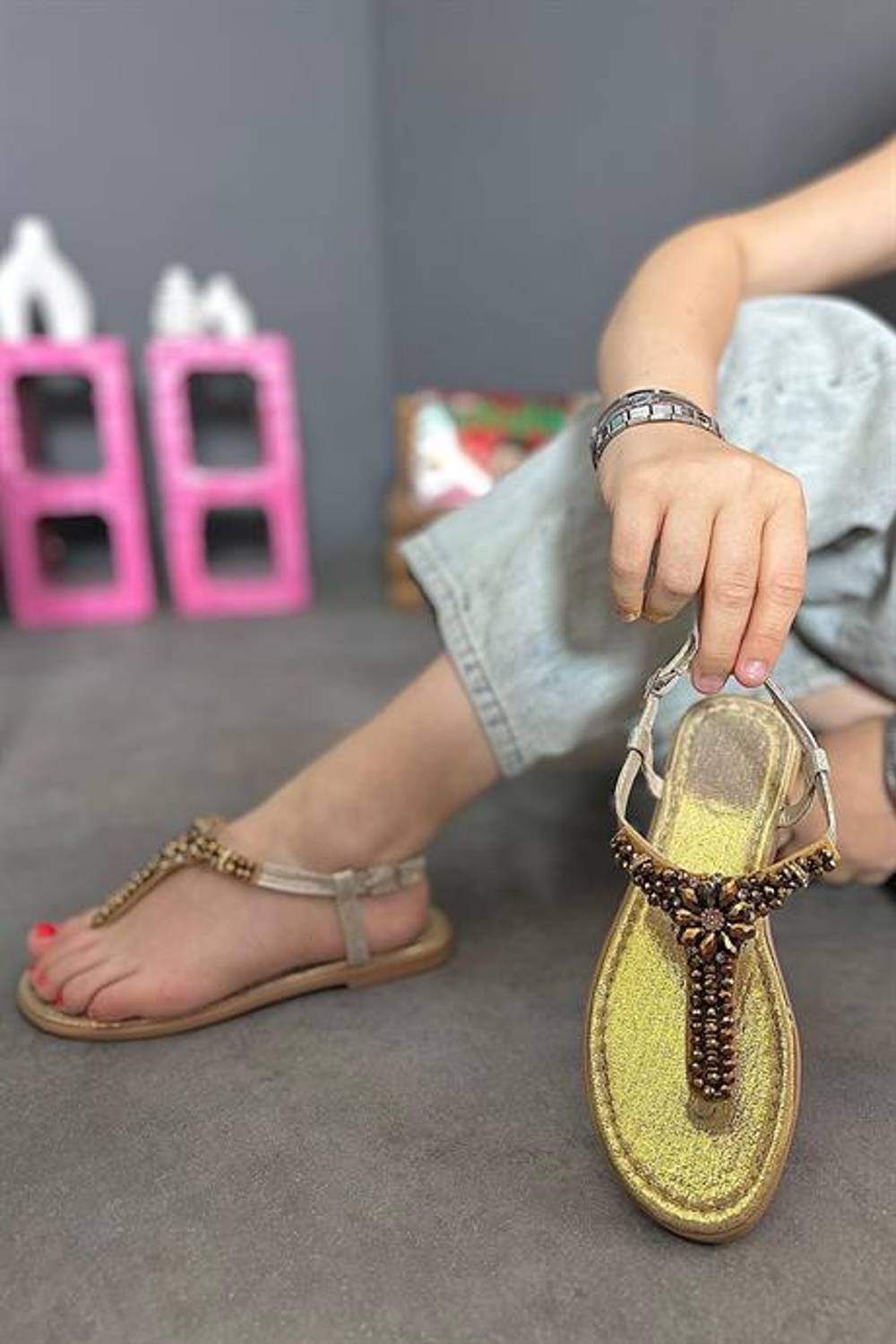 Markano Sten Gold Boncuk Taş Detaylı Kadın Sandalet