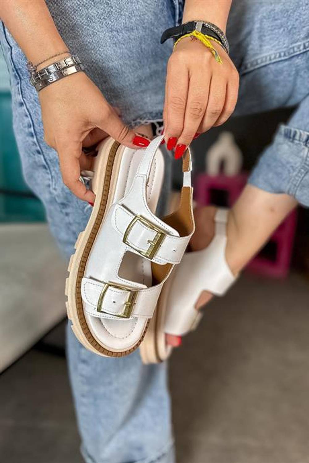 Markano Sury Beyaz Cilt Çift Tokalı Kadın Sandalet