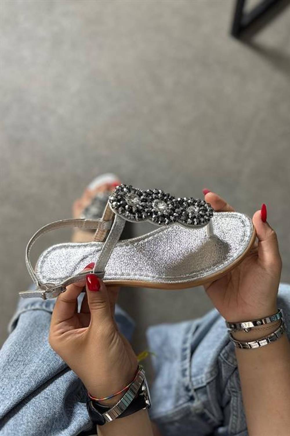 Markano Essy Gümüş Boncuk Taş Detaylı Kadın Sandalet