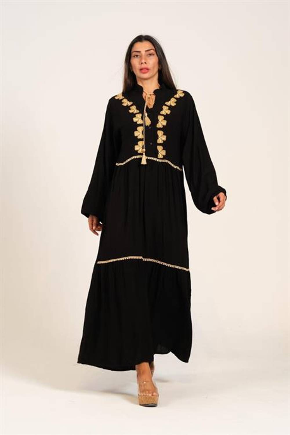 Markano Siyah Balon Kollu Önü Yonca Nakışlı Püsküllü Eteği Kat Kat Uzun Elbise