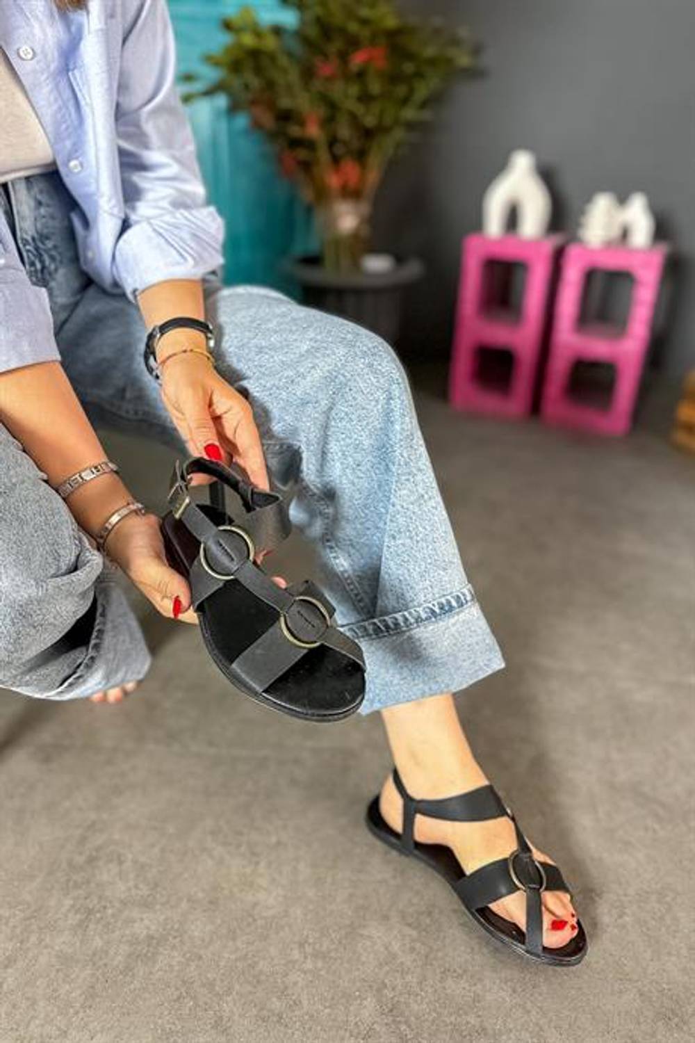 Markano Mats Siyah Halka Toka Detaylı Kadın Sandalet