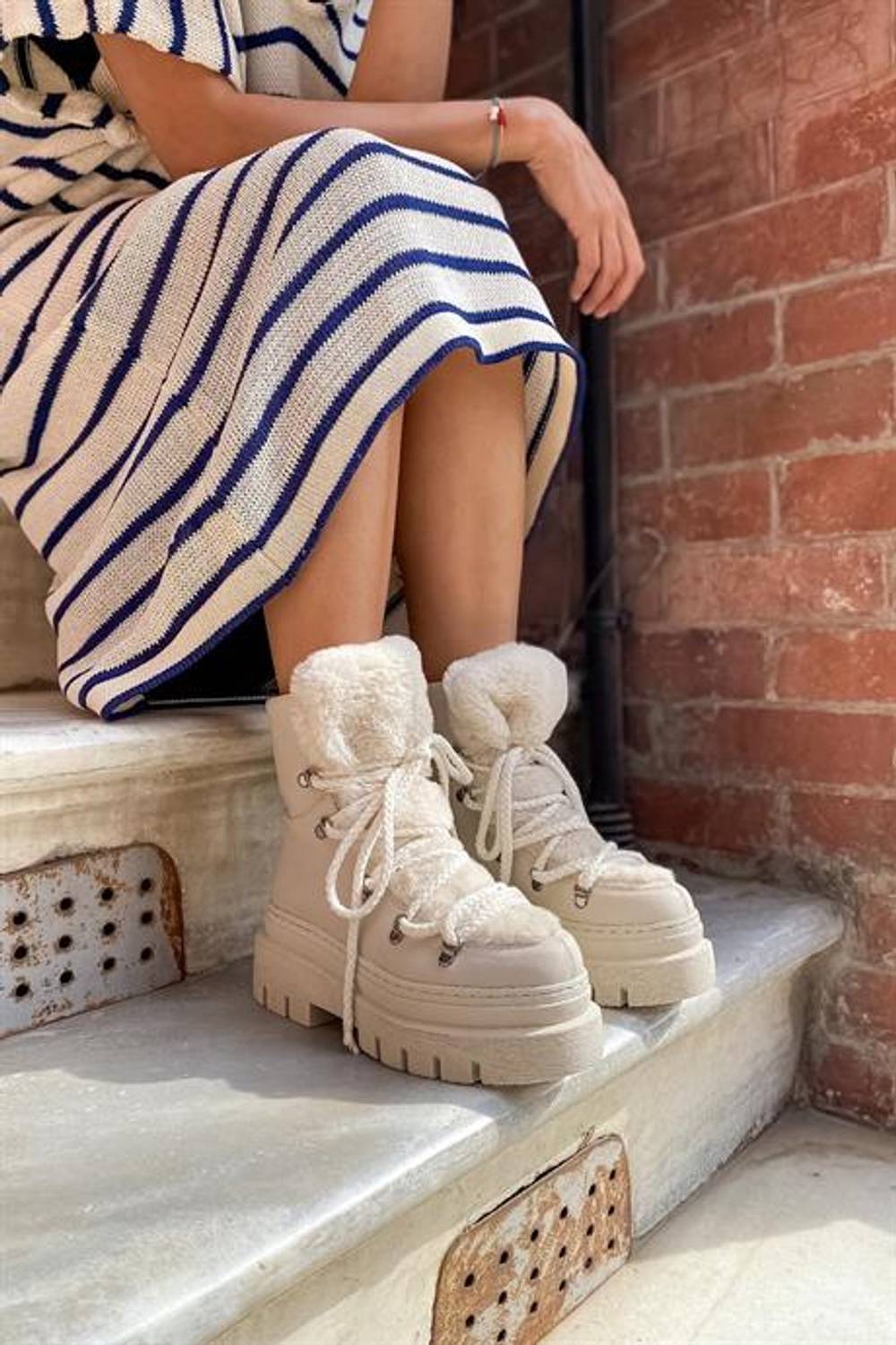 Markano Local Bej Kürklü Kadın Postal