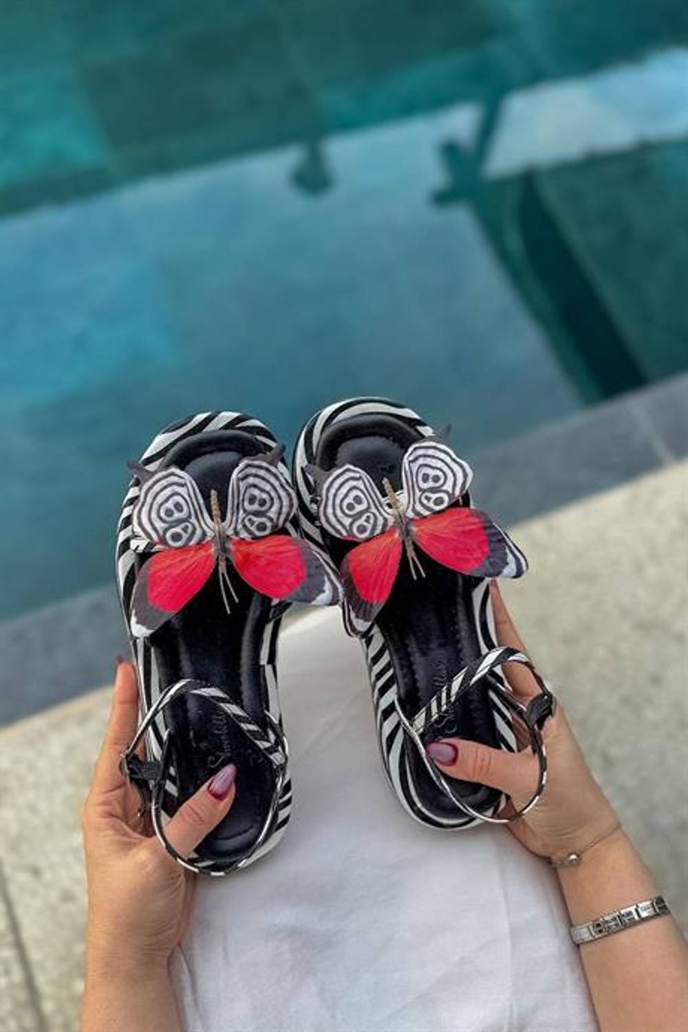 Markano Mesa Zebra Kelebek Detaylı Kadın Sandalet