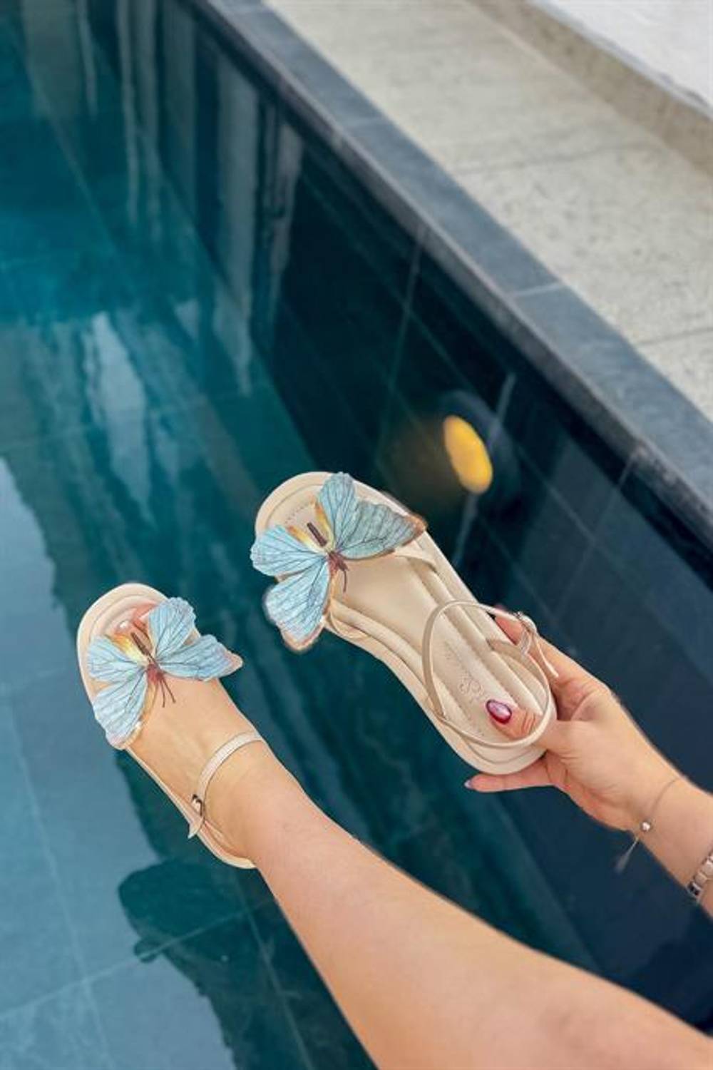 Markano Mesa Bej Turkuaz Kelebek Detaylı Kadın Sandalet