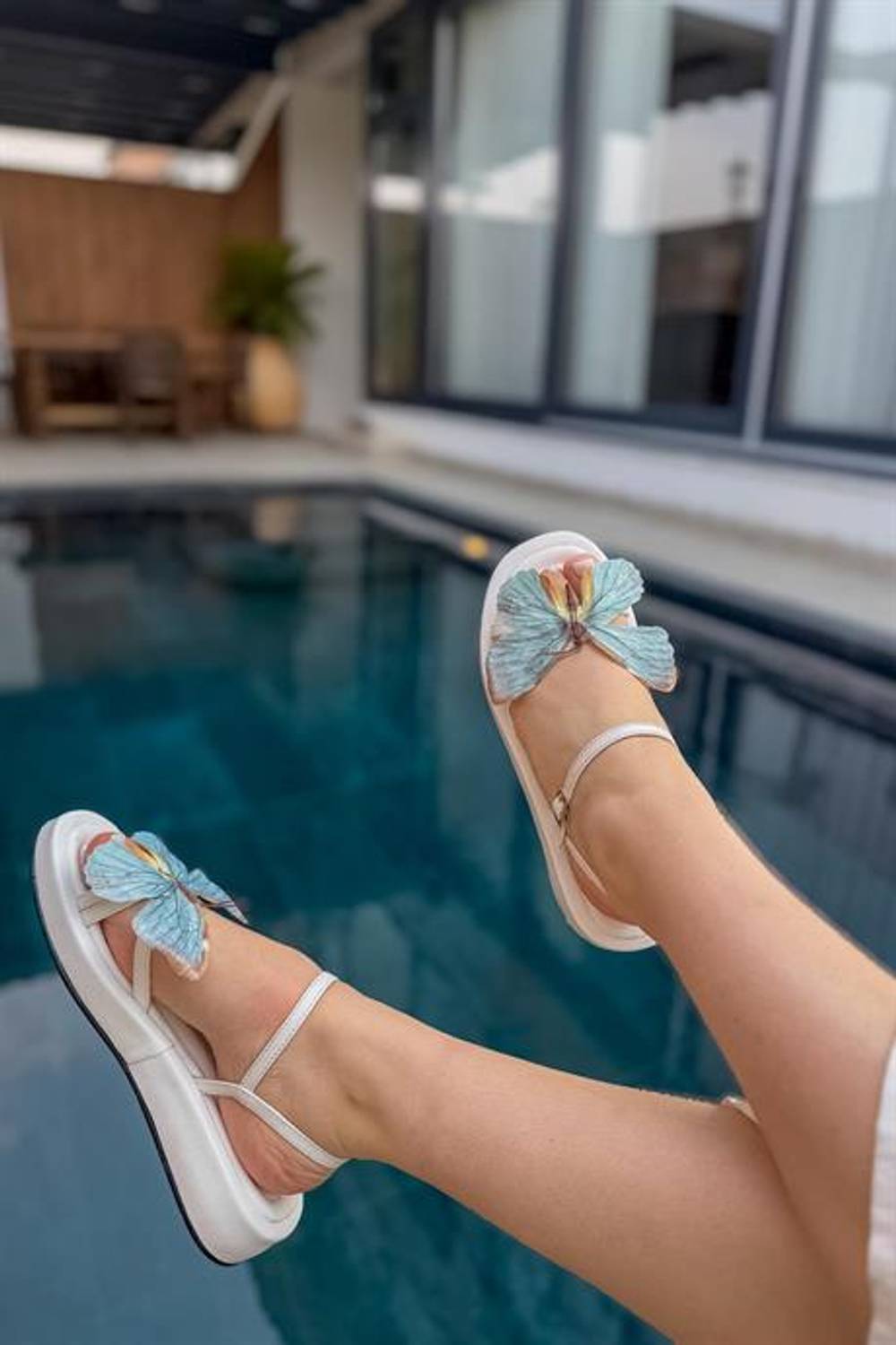 Markano Mesa Beyaz Turkuaz Kelebek Detaylı Kadın Sandalet