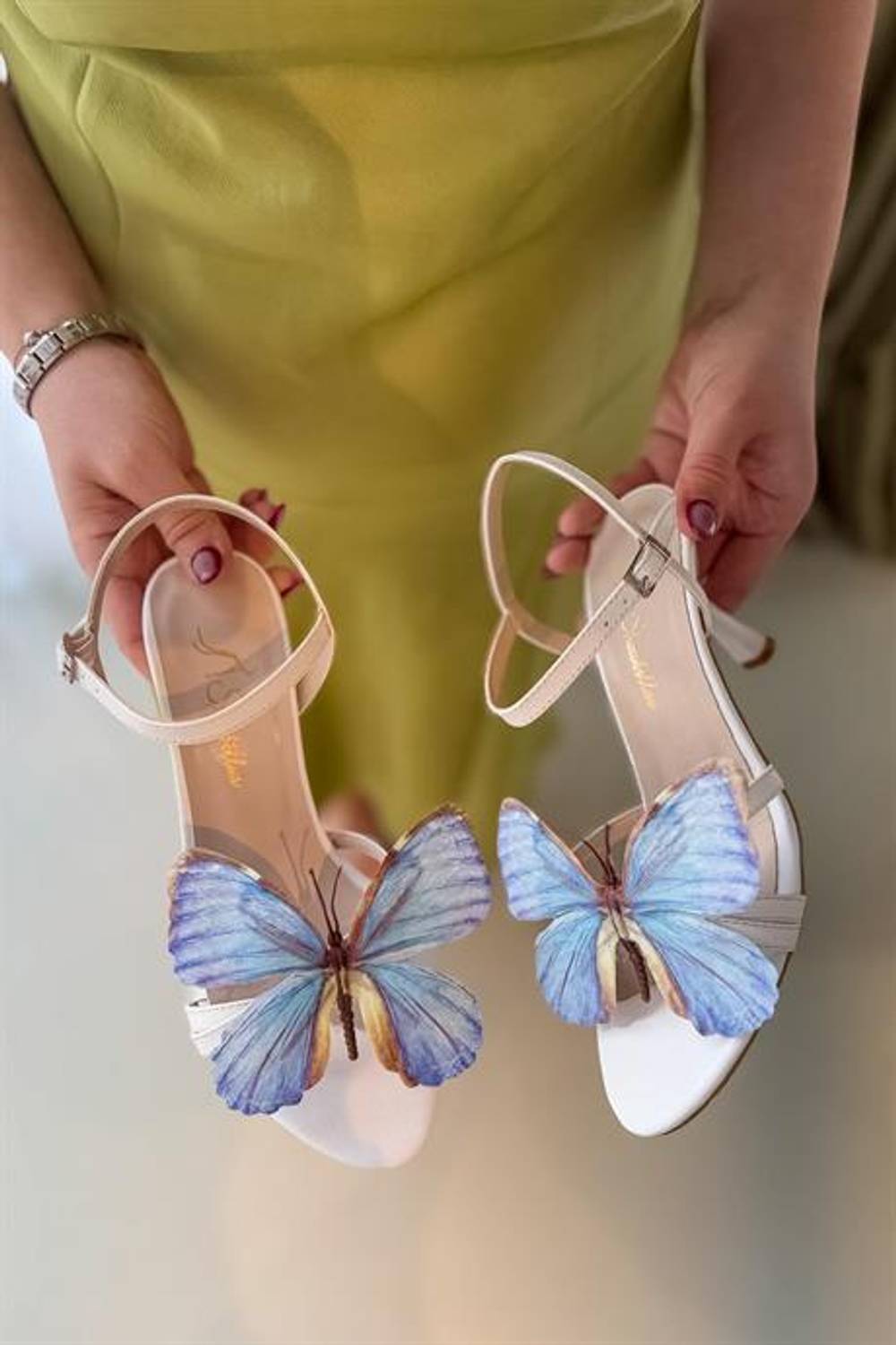 Markano Butter Beyaz Turkuaz Kelebek Detaylı Kadın Topuklu Ayakkabı