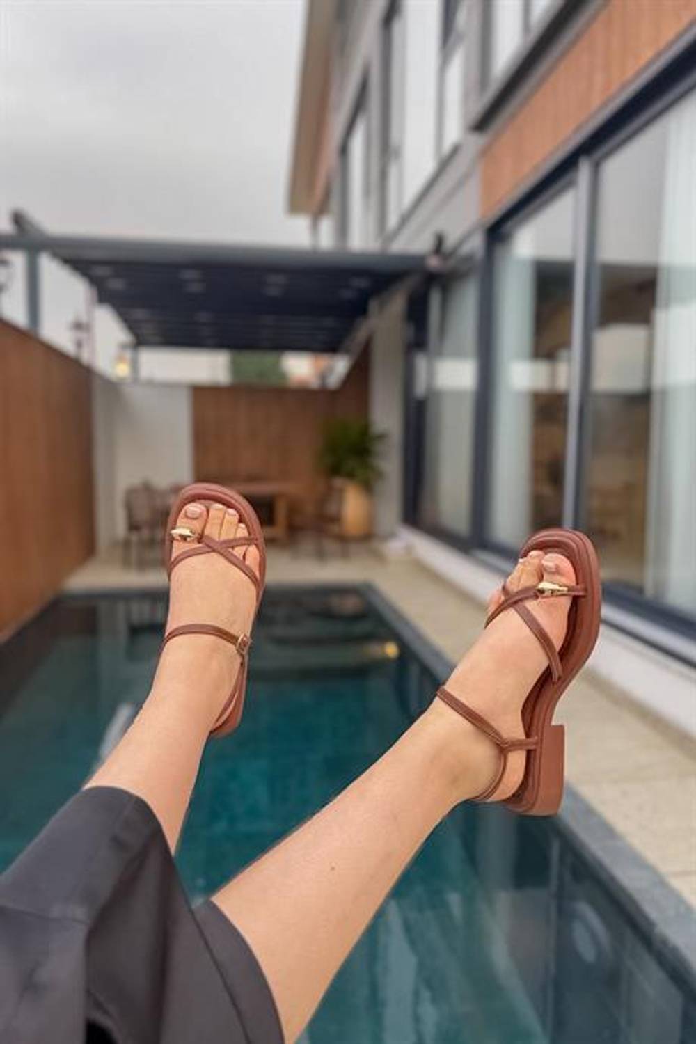 Markano Minka Acı Kahve Gold Yüzük Detaylı Kadın Sandalet