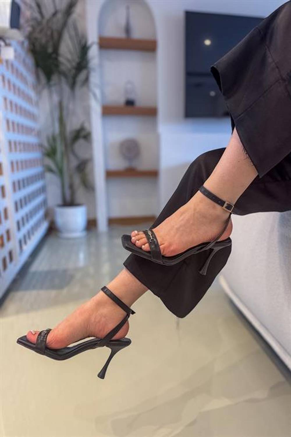 Markano Jessi Siyah Toka Detaylı Kadın Topuklu Ayakkabı