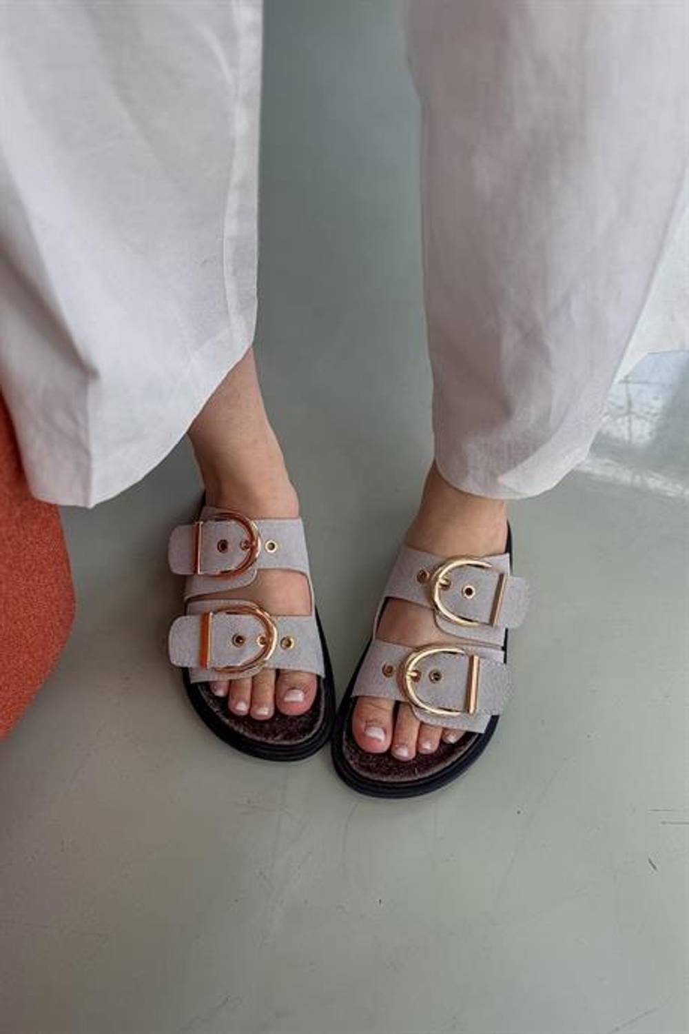 Markano Boris Bej Süet Çift Toka Detaylı Kadın Terlik