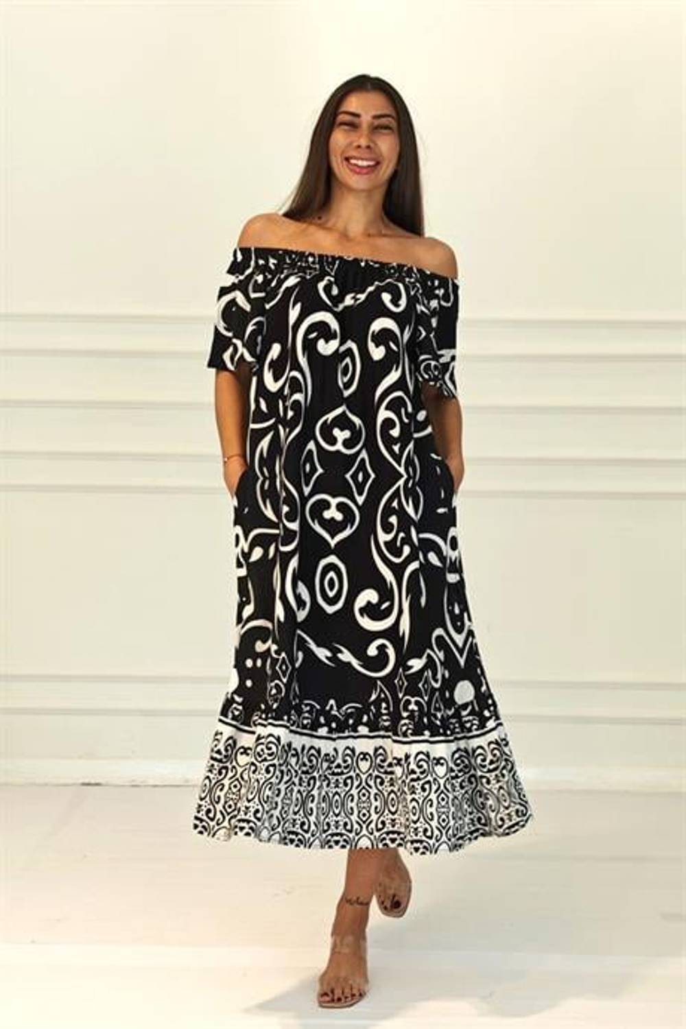 Markano Siyah Madonna Yaka Etnik Desenli Etekleri Fırfırlı Cepli Uzun Elbise