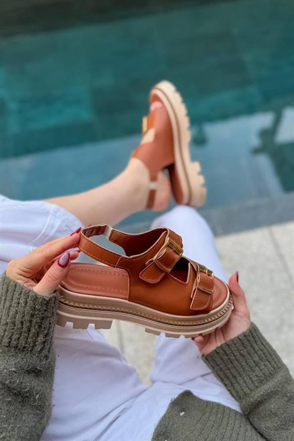 Markano Sury Taba Cilt Çift Tokalı Kadın Sandalet