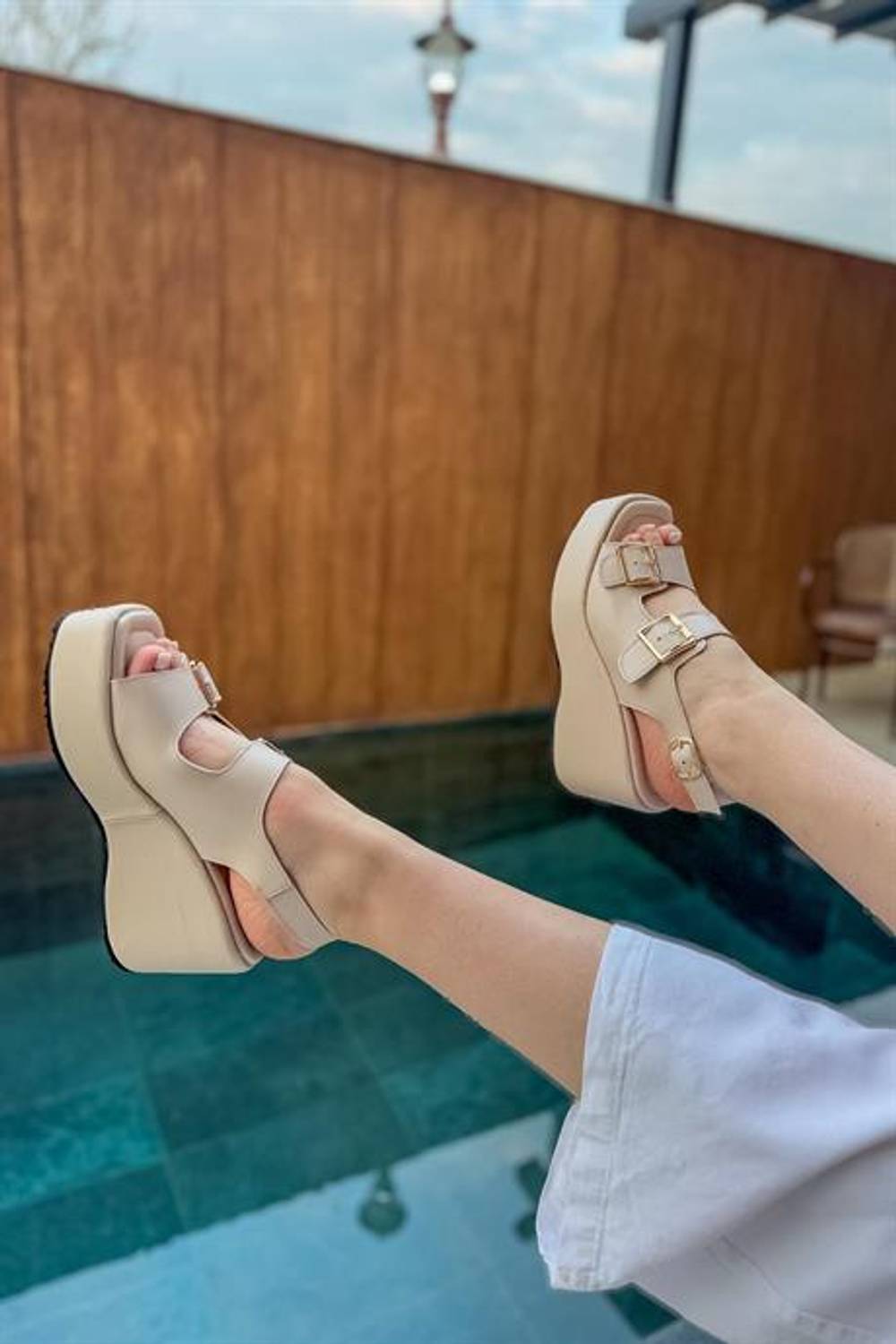 Markano Yessa Bej Çift Toka Detaylı Kadın Sandalet