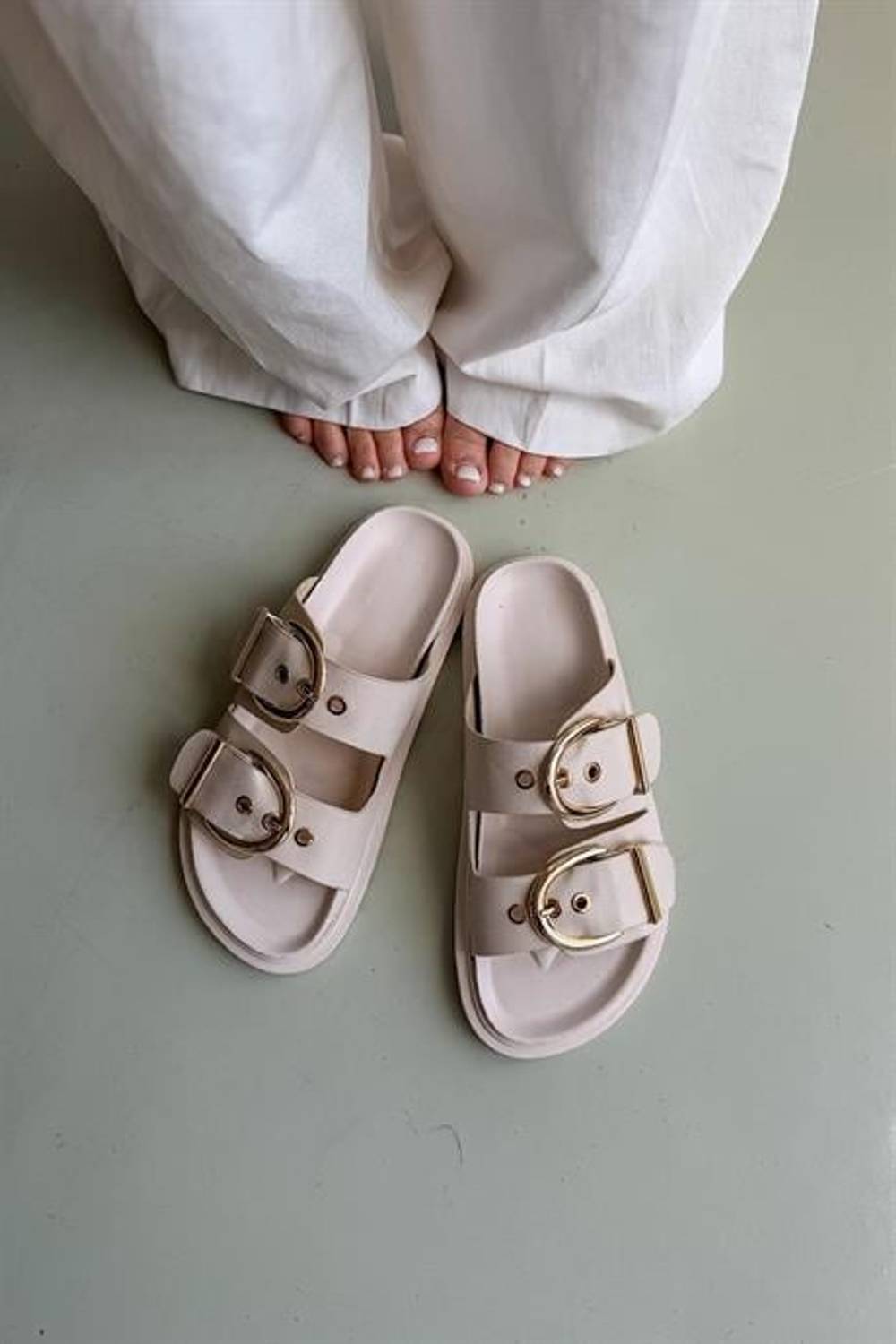 Markano Boris Bej Çift Toka Detaylı Kadın Terlik