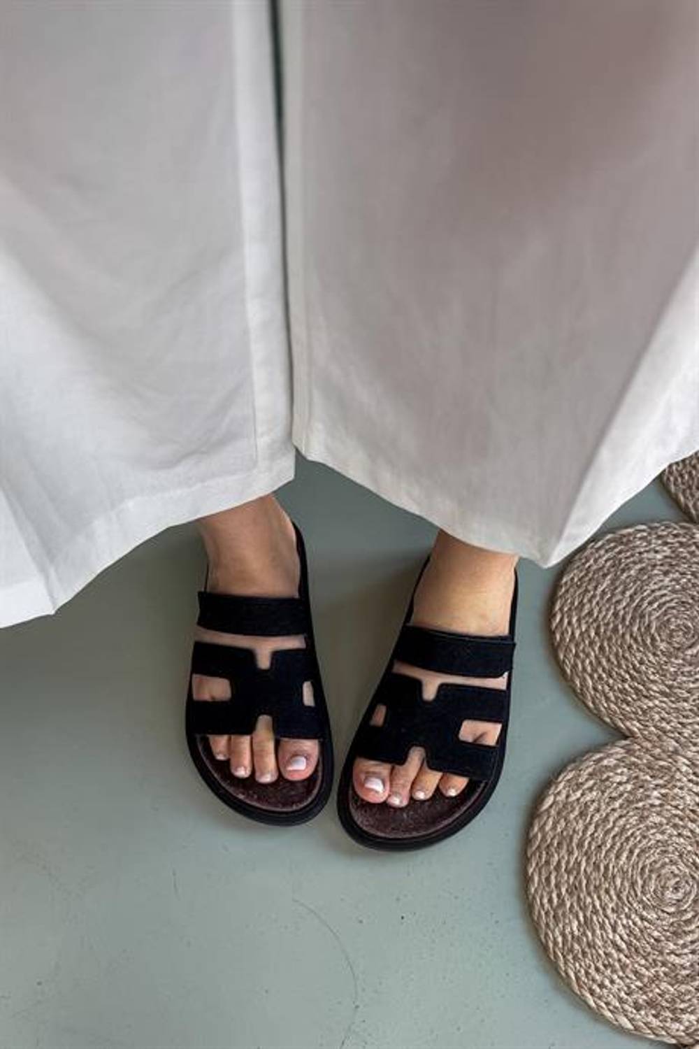 Markano Arthur Siyah Cırt Detaylı Kadın Terlik