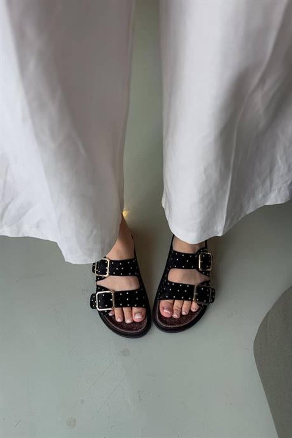 Markano Gale Siyah Süet Çift Tokalı Pim Detaylı Kadın Terlik