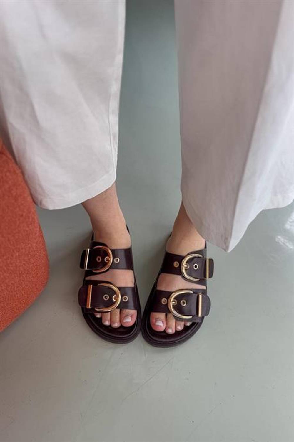 Markano Boris Acı Kahve Çift Toka Detaylı Kadın Terlik