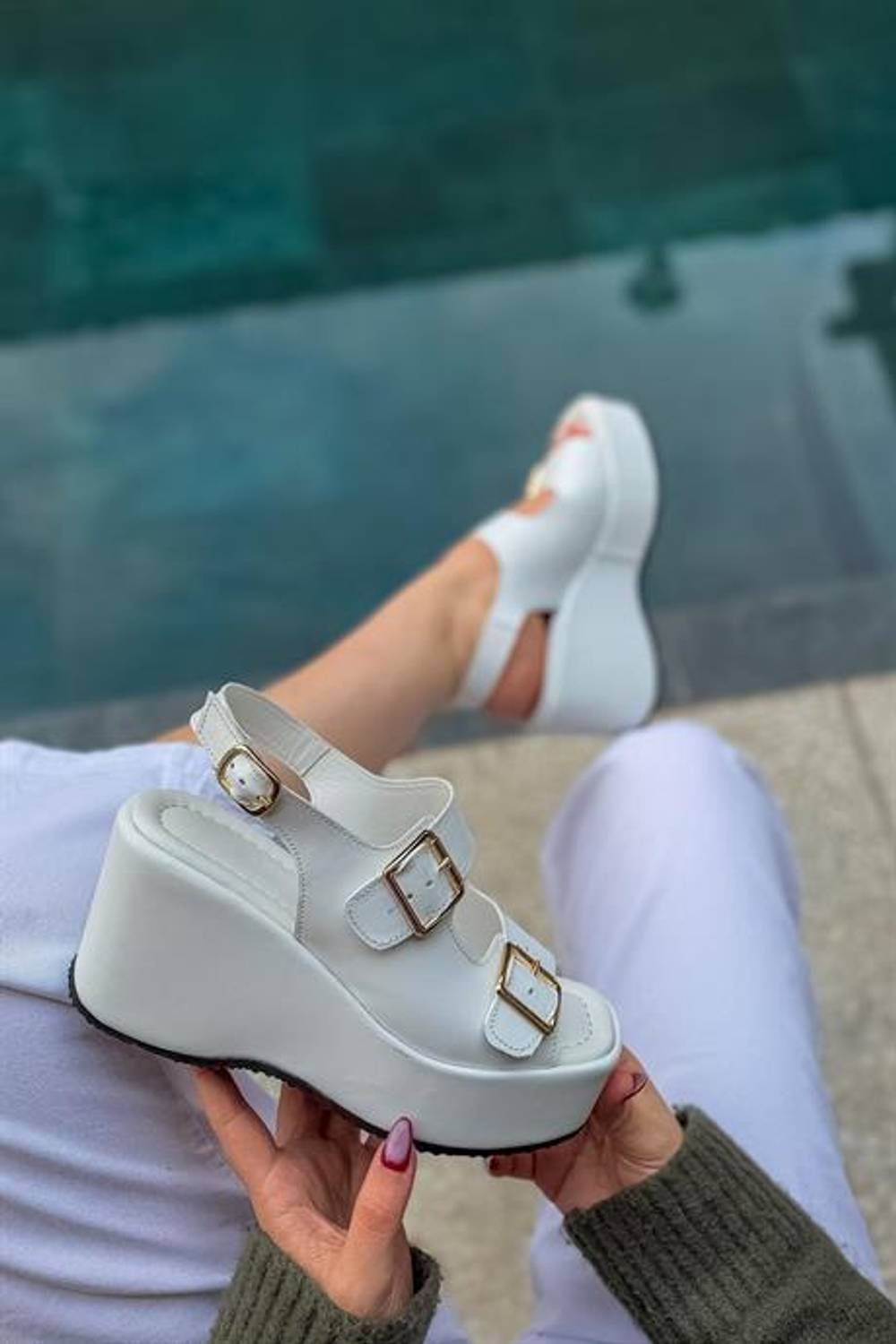 Markano Yessa Beyaz Çift Toka Detaylı Kadın Sandalet