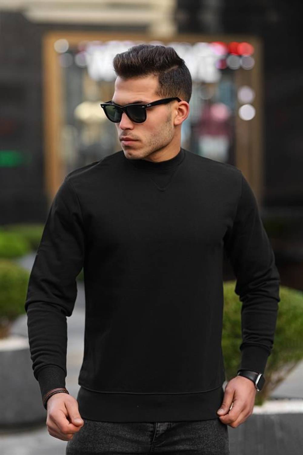 Crew Neck Basic Sweatshirt - Black