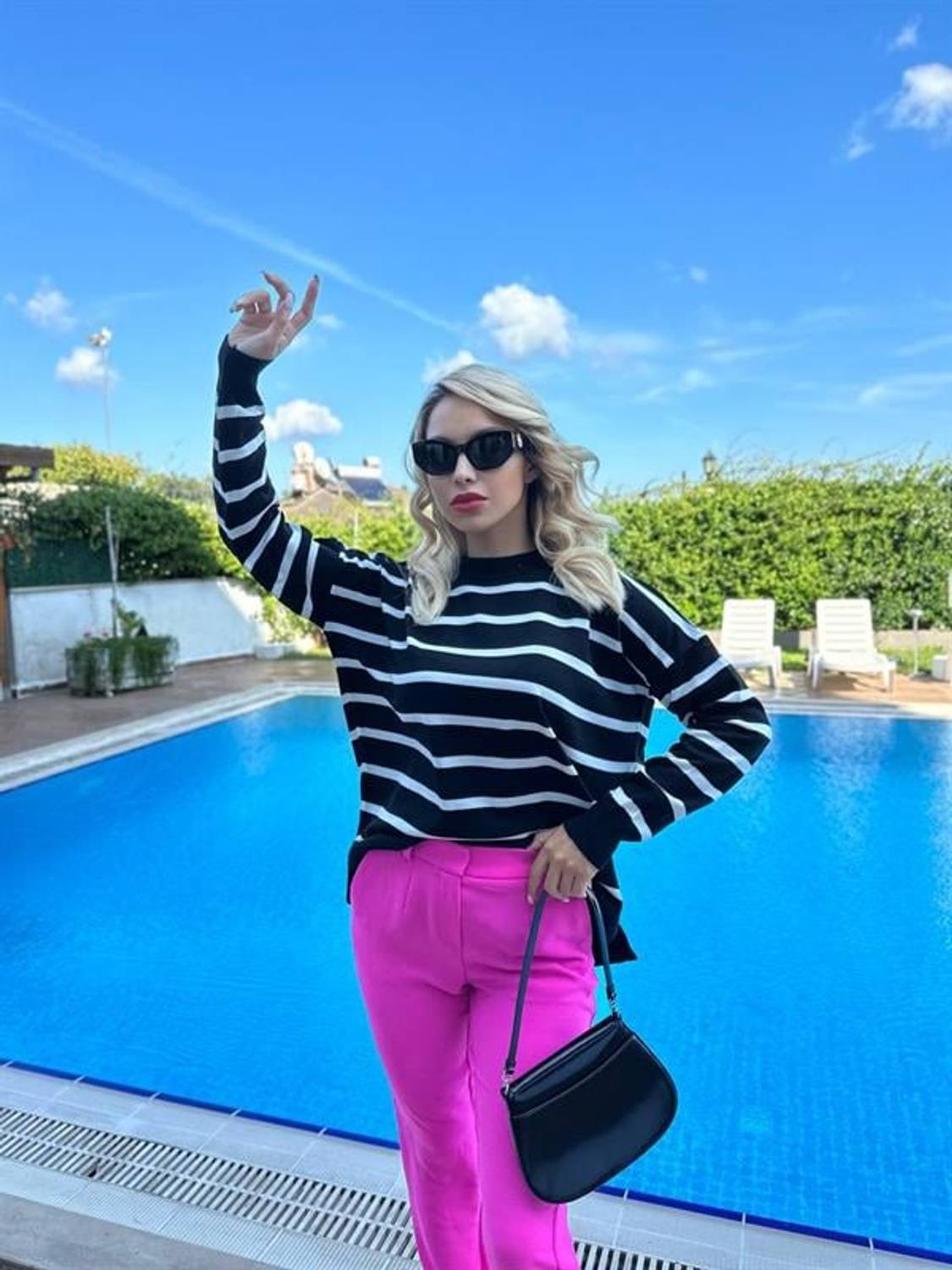 Черная полосатая кофточка стандартного размера