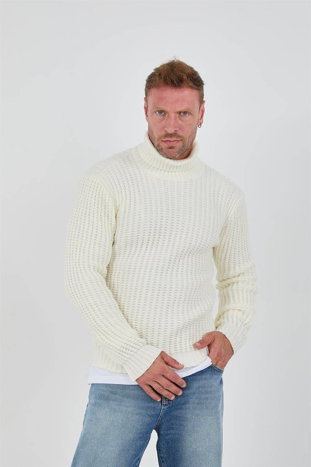 Roving Knitted Fisherman Sweater - White