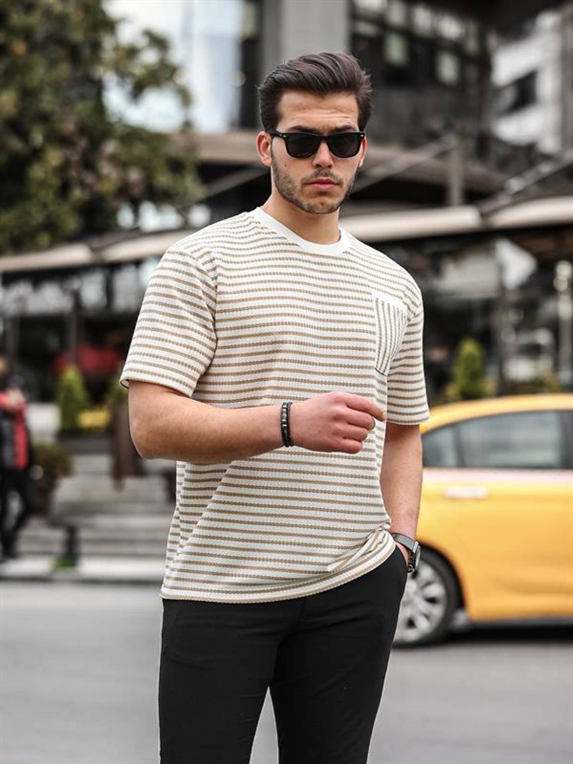 Футболка з круглим вирізом та однією кишенею - Бежевий, стильна і зручна, з бавовни, розміри S-XXL, ідеально підійде для щоденного носіння