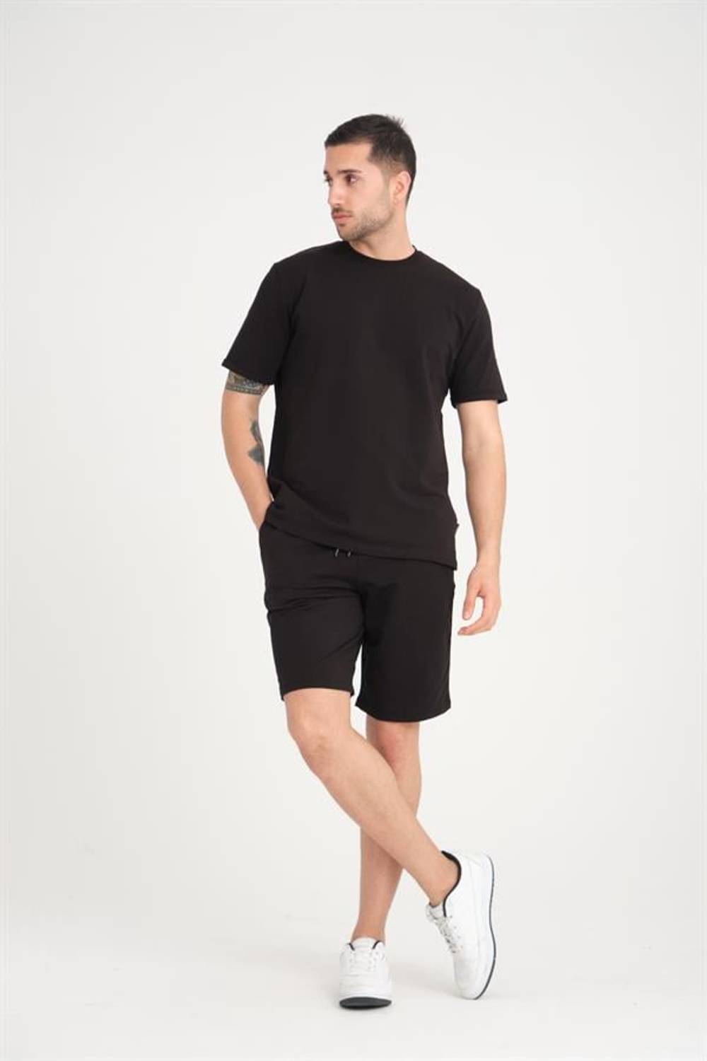 Чорний комплект футболки та шорт з розрізами з бавовни та лайкри, комфортний літній стиль, доступні в розмірах S, M, L, XL, XXL
