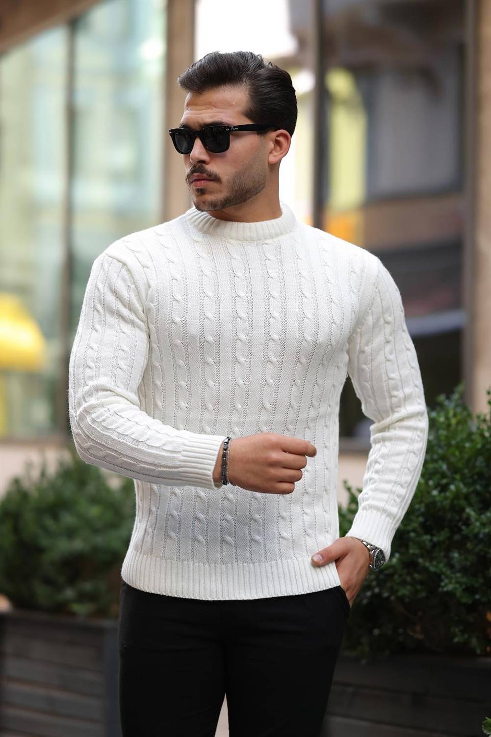 سُترة تريكو للرجال بياقة دائرية بتصميم ضفيرة شعرية - بيج، قطن 100% لمسة ناعمة، مثالية للأيام الباردة، متاحة بألوان متعددة