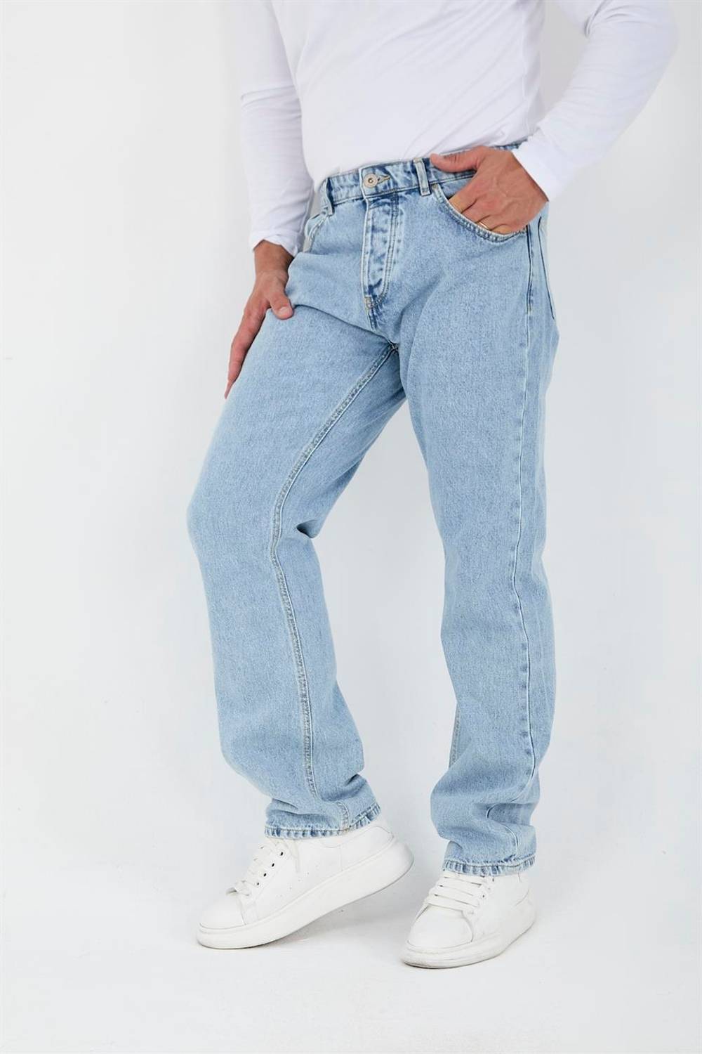 بنطال جينز رجالي بقصة باجي - لون بيج مع تصميم عصري وراحة عالية للملابس اليومية