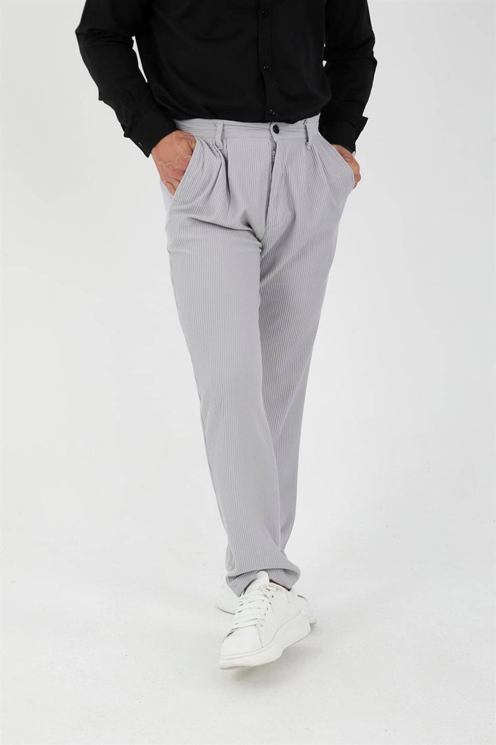 بنطلون رجال بقصة Baggy بتصميم عصري ولون رمادي من Valiberta مع قماش مضلّع يوفر راحة وأناقة يومية