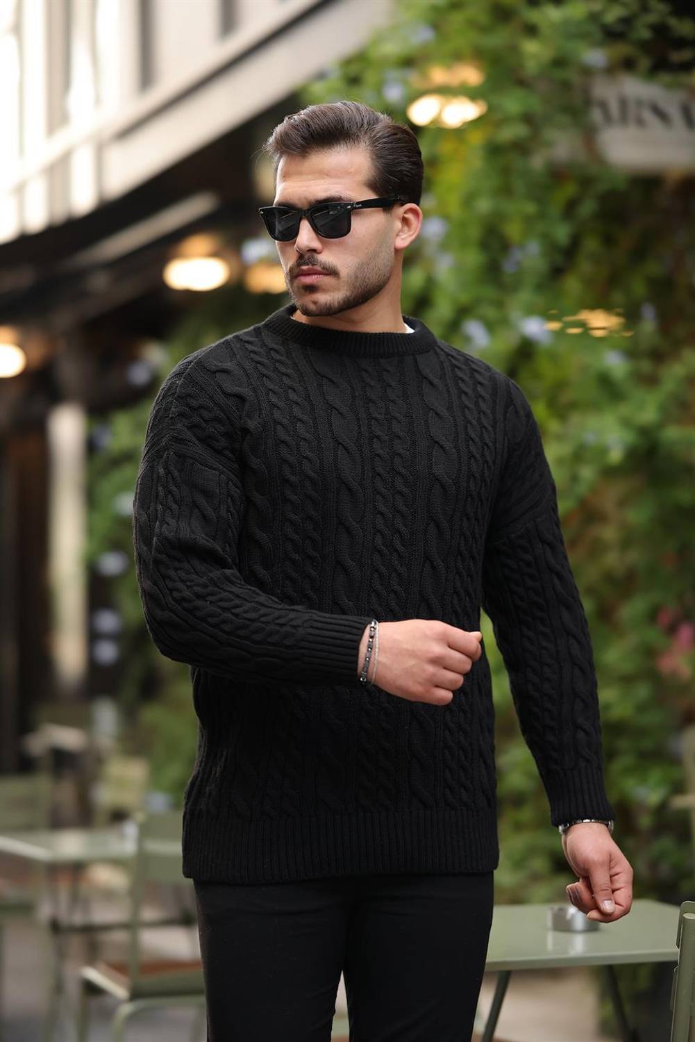 Уютный свитер с косичкой и круглым вырезом Comfort Fit - черный, идеален для стиля и комфорта в холодную погоду
